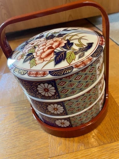 骨董陶器　三段重 K様専用！骨董品 染付 重箱 三段重 丸型 陶器 お重 福 - メルカリ
