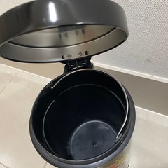ジャグラー ゴミ箱 ペダル式　スロット 蓋付きの画像
