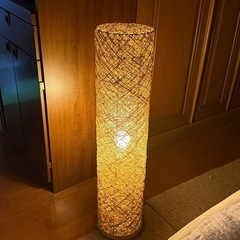 木素材の照明スタンドお譲りしますの画像