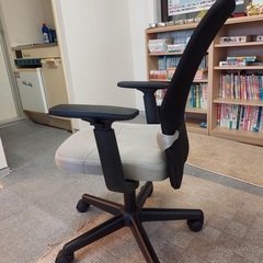 事務机を無料で差し上げますの画像