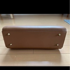 Milos／本革ハンドバッグ／ショルダーストラップ付】の画像