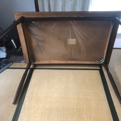 アンティークテーブルの画像