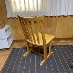 木製椅子の画像
