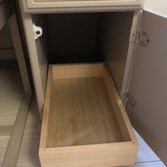 ベージュドレッサーの画像