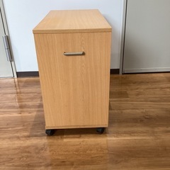 キャスター付き収納ラック【町田市再生家具】0801の画像