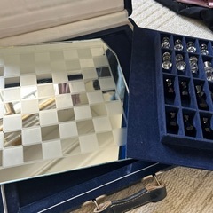 クリスタルカットのチェス飾り物の画像