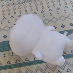 ハチワレちゃん寝そべりぬいぐるみの画像