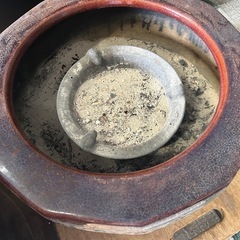 灰入り火鉢フタ付きの画像