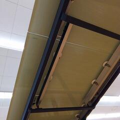 【リユースのサカイ八街店】★ジモティ割あり★ 伸縮機能付き　ガラステーブル　マーブル柄　クリーニング済　YJ7105の画像