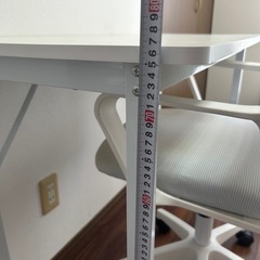 パソコンデスクの画像