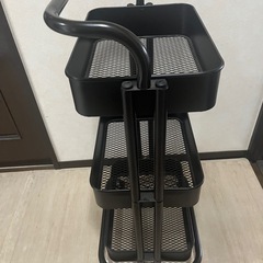 美品　キャリー付き　三段ラック　の画像
