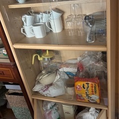 本日のみ　食器棚　２つあります　食器　の画像