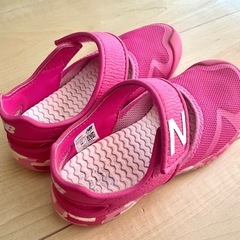 New Balance ピンク サンダル　19cm メッシュ　ニューバランスの画像