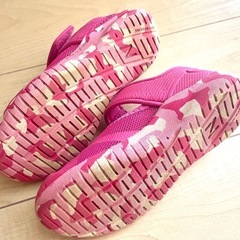 New Balance ピンク サンダル　19cm メッシュ　ニューバランスの画像
