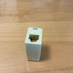 モジュラーコード用中継アダプター(6極4芯)の画像