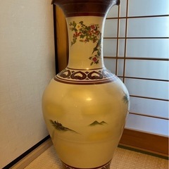 大きな壺の画像