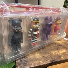 【もうワンセット後日出品します！お取引完了】BE@RBRICK マクドナルド& ゴジラコラボ4体セットの画像