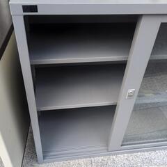 【売切れました！】半額セール中！ スチールキャビネット 収納棚 スチール棚 オフィス 鍵無し 判対応書庫 引違い書庫 ガラス戸 の画像