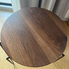 円形サイドテーブルの画像