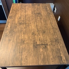 【木目調、アンティーク風】ダイニングテーブルの画像