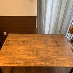 【木目調、アンティーク風】ダイニングテーブルの画像