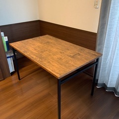 【木目調、アンティーク風】ダイニングテーブルの画像