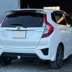  H25年式　フィットハイブリット　Ｌパッケージ ★無限コンプリートカー★　無限セミバケシート　無限フルエアロ＆ＬＥＤフォグ　無限マフラー　無限３連メーター　無限ショック＆サス　無限１６インチＡＷ＆無限ローター　無限ＬＥＤバックフォグ　無限シフトノブの画像