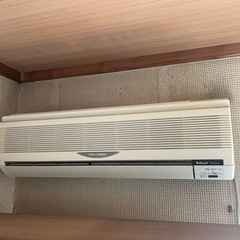 【まとめ売り】 業務用エアコン・湯沸かし器・エアコン5台 (全7点）の画像