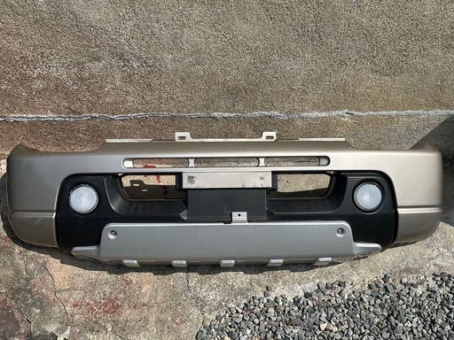 【物々交換も可】ABA-JB23W 平成17年式　スズキ　ジムニー　から取り外しました　純正フロントバンパー　左右フォグランプ付き　です。【ご不要な自動車部品その他何でも色々なものと交換させていただくことも可能ですので、お気軽にお問い合わせください】