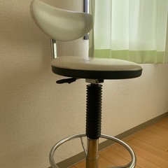 パソコンデスクとして利用できる机&椅子の画像