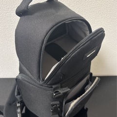 004【中古】Amazon Basics スリングカメラバッグ4.5
Lの画像