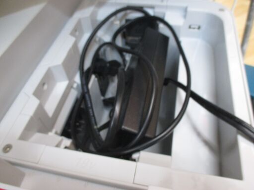 ★値下げ★マキタ makita CW001G 冷温庫 中古品 本体のみ アダプタ付き 容量20L 【ハンズクラフト宜野湾店】