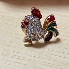 スワロフスキーアクセサリー　にわとりの画像