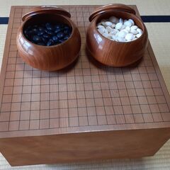 碁盤と碁石のセットの画像
