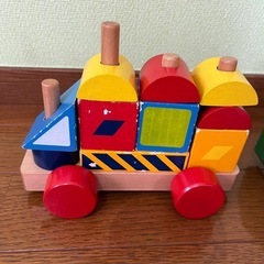 木のおもちゃ　電車の画像