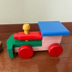 木のおもちゃ　電車の画像