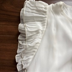 LAYENUEフリル付きブラウスLサイズ未使用の画像