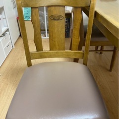 ダイニングテーブル　椅子4個付きの画像