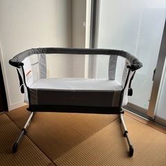 ベビーベッドの画像