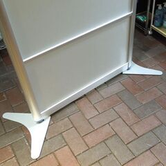 オフィス家具 パーテーション ホワイト系 幅90cm 自立 間仕切り 会社 病院 店舗 札幌市東区 新道東店　の画像