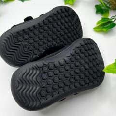 スニーカー　14cm 黒　つま先ゆったり　子ども用　幅広　着脱しやすいの画像