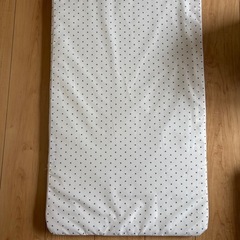 折りたたみベビーベッドの画像