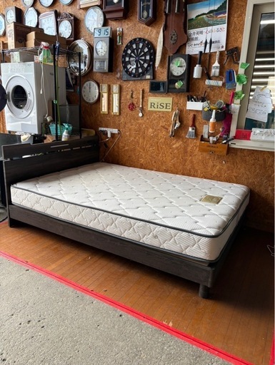 G2901 ダブルベッド　7P　ベッドフレーム　照明付　マットレスセット　USB、コンセント付き