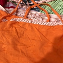 タンクトップとのアンサンブル的な夏物の画像