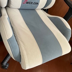 SWOLOL ゲーミングチェア オットマン付きの画像