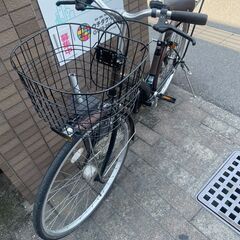 リサイクルショップどりーむ荒田店　No407 美品♪　自転車　シティサイクル　２６インチ　ギア切り替え付き　LEDオートライト付き　カゴ付き　新車購入時より半年程度♪の画像