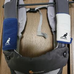 抱っこ紐とよだれカバー付きの画像
