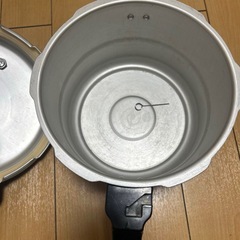 圧力鍋 シルバー 約22cm 安全弁付きの画像