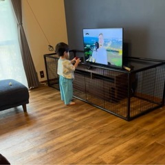 ベビーゲート ベビーフェンス テレビ前 ガード テレビガード 黒色の画像