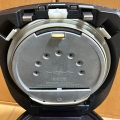 HITACHI RZ-TG103M 炊飯器 赤2019年製　動作確認済みの画像